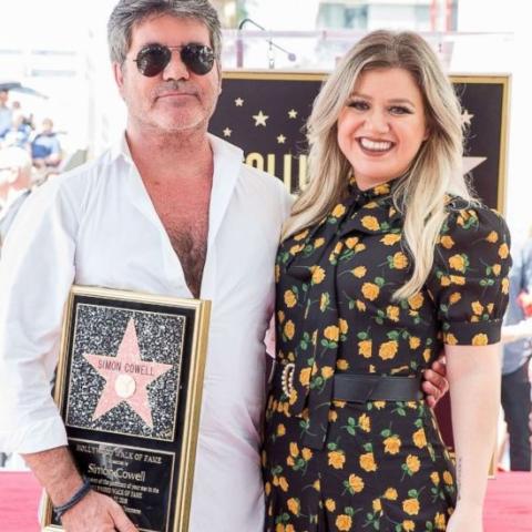 سايمون كاول مع كيلي كلاكسون