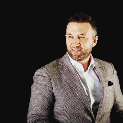 رياض العمر يغني لست دنيا