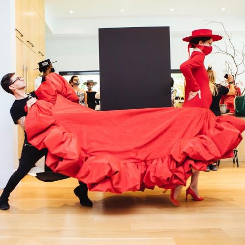 كوكو روشا مع كريستيانو سيريانو خلال التحضير لعرض الأزياء- انستغرام @cocorocha