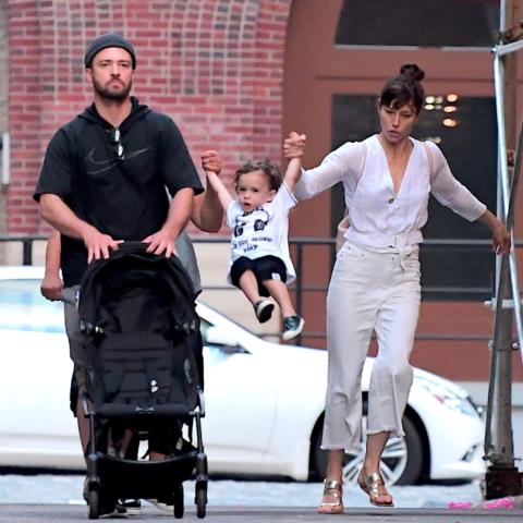 جاستن تيمبرليك وجيسيكا بيل وطفلهما الأول