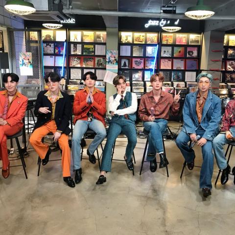 فرقة BTS  من حفل Tiny Dresk Concert