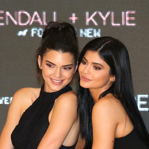 كيندال وكايلي جينر يفتتحان او متجر لعلامتهما التجارية في أبو ظبي