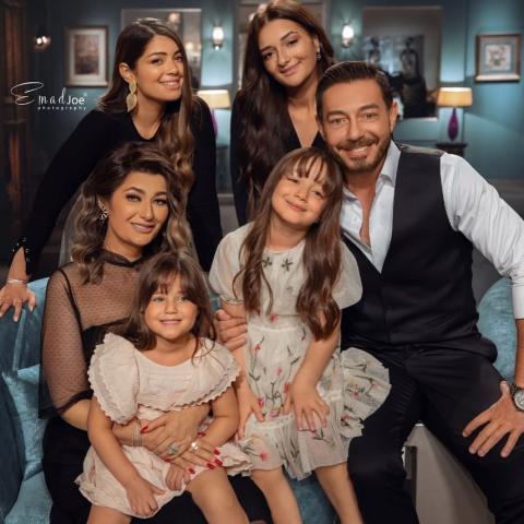 أحمد زاهر مع عائلته