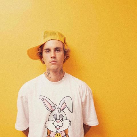 جاستن بيبر يروي تفاصيل تجربته مع الشهرة والعزلة في أغنية Lonely