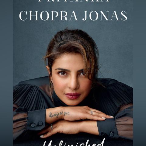 غلاف كتاب مذكرات بريانكا شوبرا Unfinished - انستغرام @priyankachopra