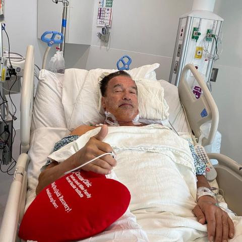 أرنولد شوارزنيغر في المستشفى - انستغرام @schwarzenegger