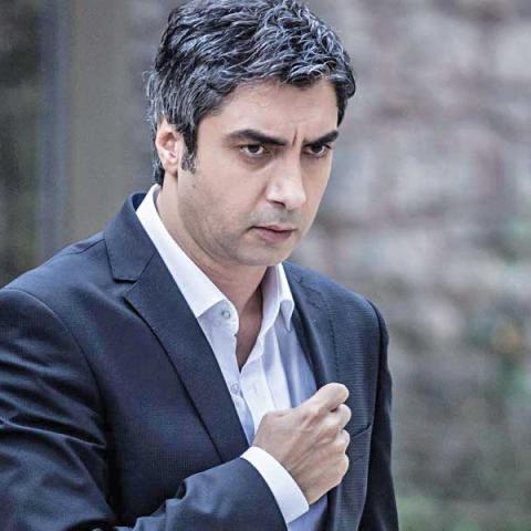 نجاتي شاشماز مهدد بالسجن 12 عاماً بسبب إختراق هاتف زوجته