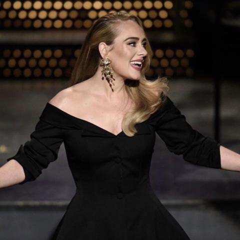 بطريقتها الخاصة أديل تنفي خبر إرتباطها بـ سكيبتا