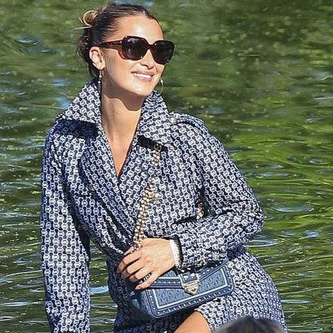 بيلا حديد في جلسة تصوير