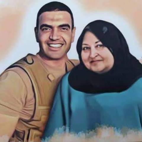 أحمد منسي ووالدته