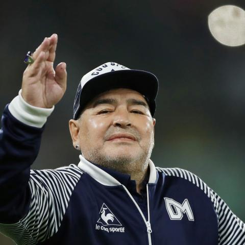 طبيب مارادونا يكشف تفاصيل حالته الصحية