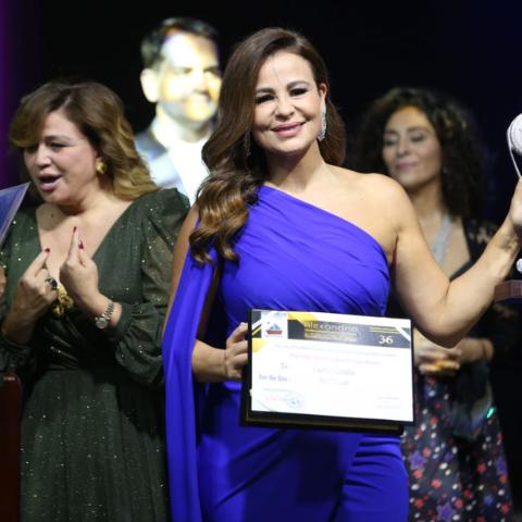 كارول سماحة تحصل على جائزة فاتن حمامة في مهرجان الإسكندرية