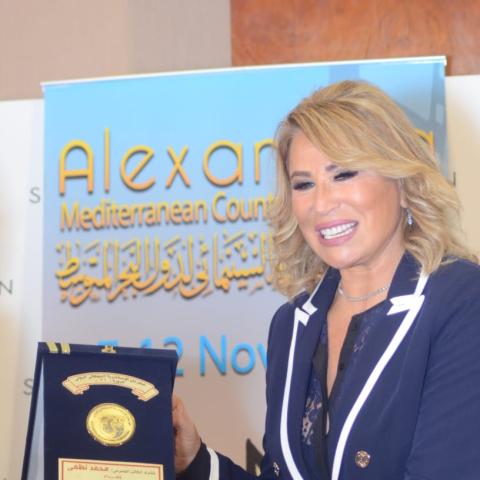 مهرجان الإسكندرية السينمائي يكرم إيناس الدغيدي بحضور النجوم