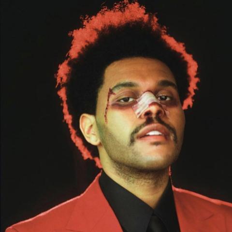 ذا وينكد يظهر والضمادات تلف رأسه في &quot;Scared to Live&quot;