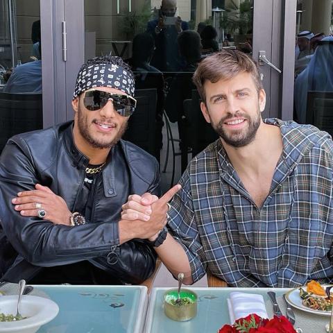 محمد رمضان مع جيرارد بيكيه