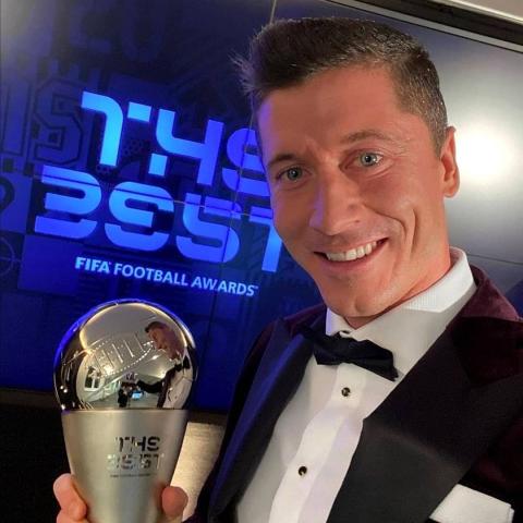 روبرت لفاندوفسكي أفضل لاعب في 2020- انستغرام @_rl9