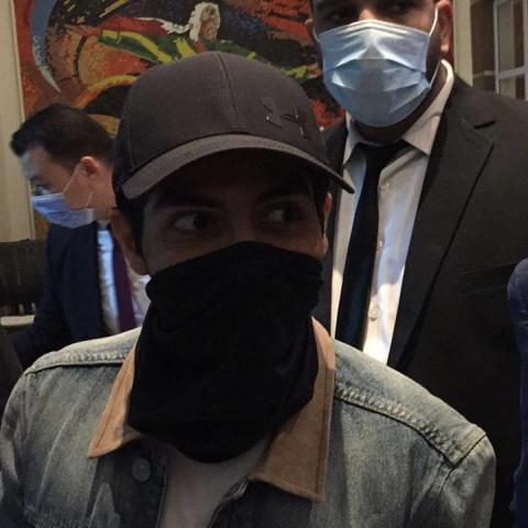 مينا مسعود يصل من دبي إلى  القاهرة