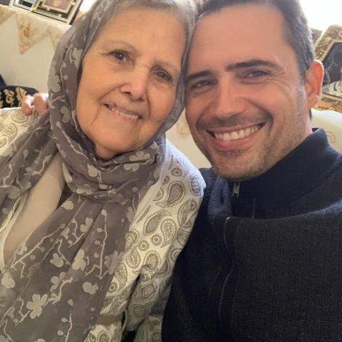 ظافر العابدين مع والدته