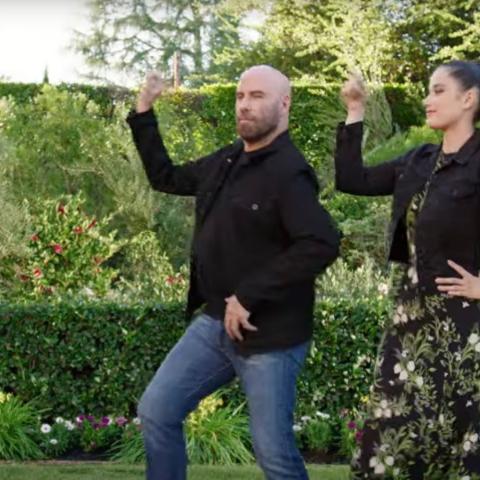 جون ترافولتا مع ابنته إيلا في الإعلان الترويجي لـSuper Bowl