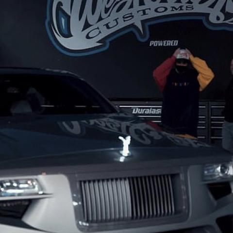 جاستن بيبر يبكي بعد الكشف عن سيارة رولز رويس المصممة خصيصاً له