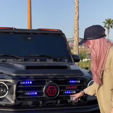 Supercar Blondie تكشف عن خصائص سيارة Philipp Plein G Wagon