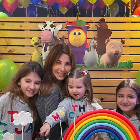 نانسي عجرم مع بناتها-صورة من انستغرام