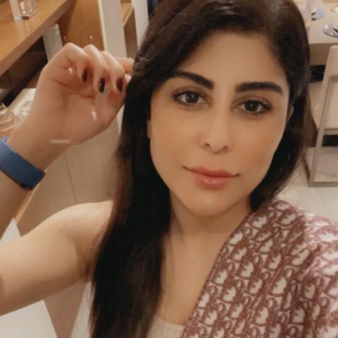 زارا البلوشي تعلن عقد قرانها