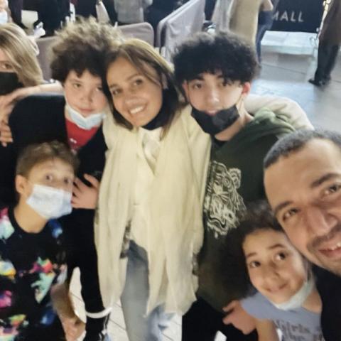 صورة عائلية لحلا شيحة و معز مسعود