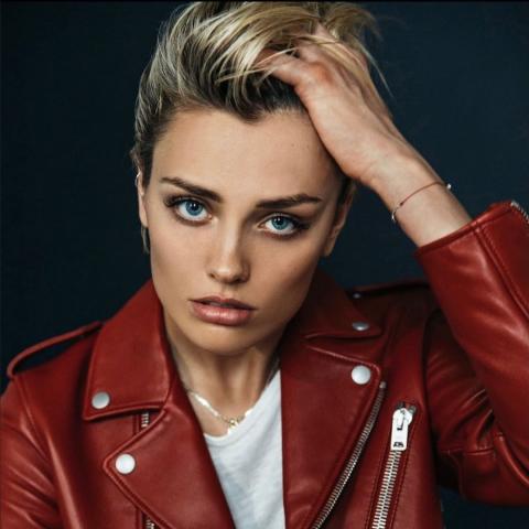 واليس داي- انستغرام @wallisday