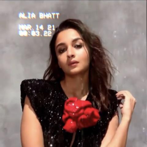 نجوم بوليوود يحتفلون بعيد ميلاد علياء بهات