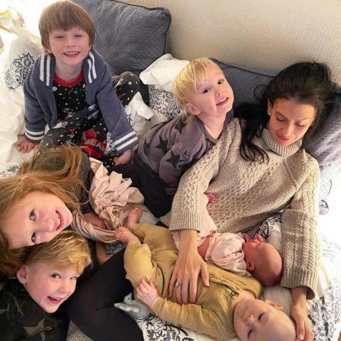 هيلاريا و اطفالها /الصورة من انستغرام
