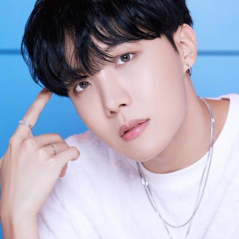 J-Hope من BTS - انستغرام @bts.bighitofficial