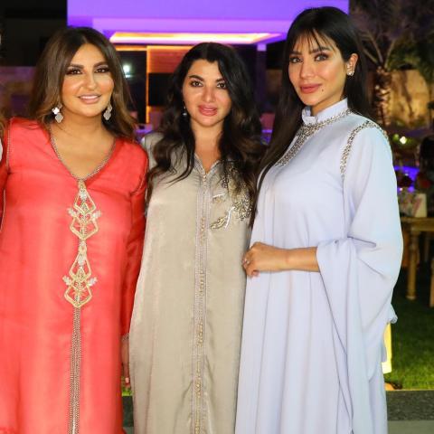 هبة الرمحين تتوسط لجين عمران وشذى حسون