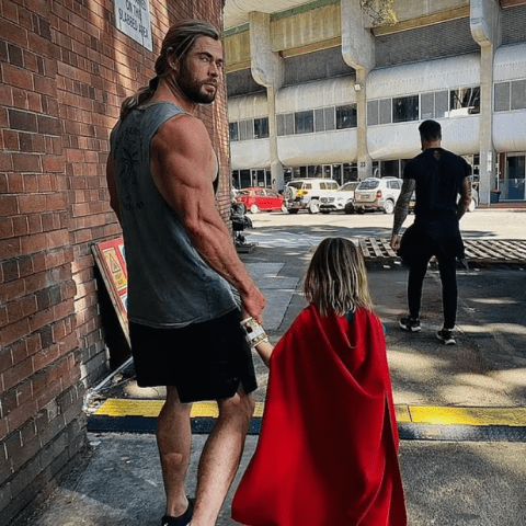 البطل الخارق المفضل لإبن كريس هيمسورث ليس Thor! - من إنستغرام  chrishemsworth