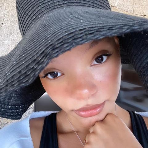 هالي بايلي - انستغرام @hallebailey