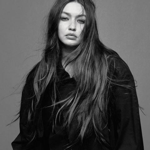 جيجي حديد في جلسة تصوير مع مجلة i-D - انستغرام @i-d