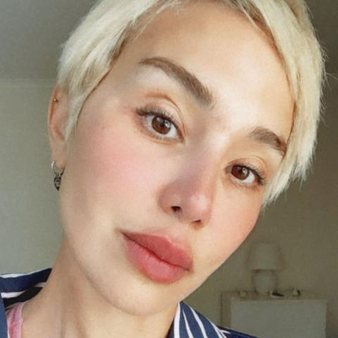 سلمى غزالي ترد &quot;أختي خط أحمر ويلي يتفوه بكلمة عن حزني لها فرجاءاً ما تابعني&quot;