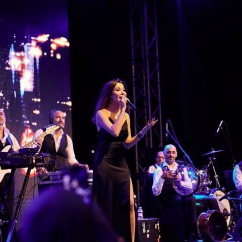 نانسي عجرم تمازح الجمهور &quot;ما معي كورونا&quot;