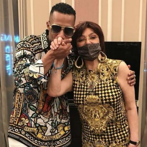 نبيلة عبيد ترقص بخفّة ومحمد رمضان يقبّل يدها احتراماً