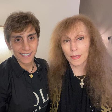 ريما الرحباني مع والدتها فيروز -صورة من فيسبوك