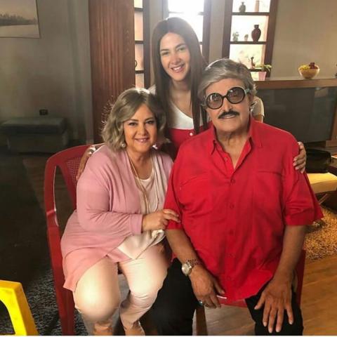 دنيا سمير غانم برفقة والديها سمير غانم ودلال عبد العزيز