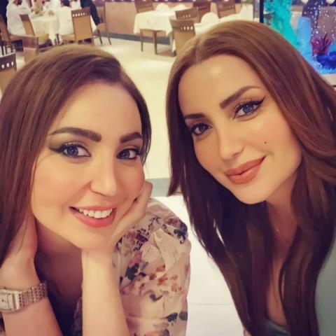 نسرين طافش وشقيقتها -صورة متداولة من السوشيال ميديا