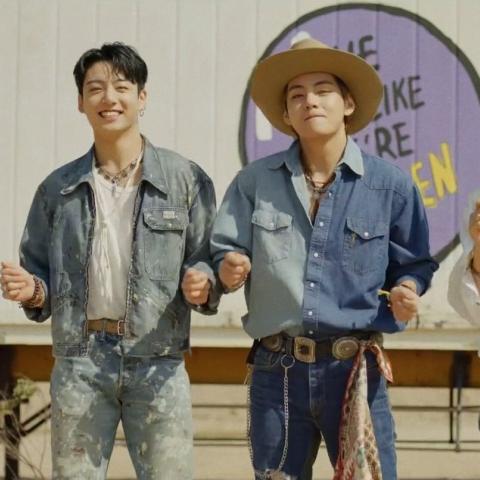 فرقة BTS -صورة معدلة من السوشيال ميديا