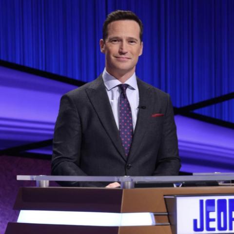 مايك ريتشارد يتنحى عن تقديم  Jeopardy ! بعد ظهور تعليقاته المسيئة السابقة