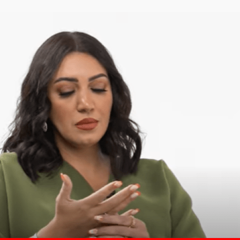 أسماء لمنور وهي تبكي في برنامج أنس بوخش