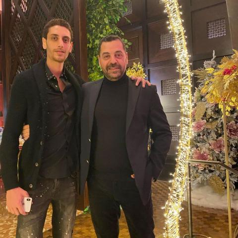 عمر مع والده طارق العريان - صورة من انستغرام