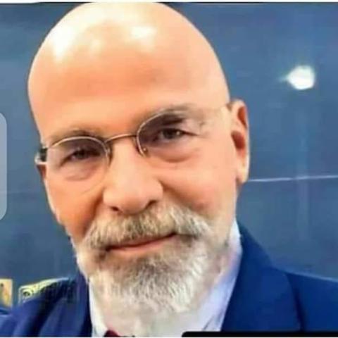 صورة متداولة لياسر العظمة من دون الشعر المستعار