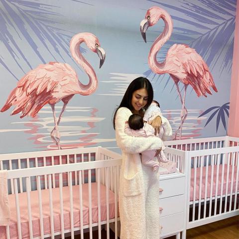 فاليري أبو شقرا مع توأميها - صورة من انستغرام