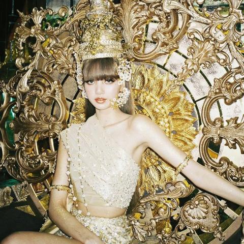 ليزا من BlackPink - انستغرام @avasagroup