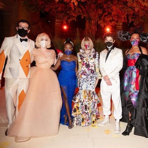 بيلي أيليش، تيموثي شالاميت ونعومي أوساكا بين المشاهير في حفل الـMet Gala